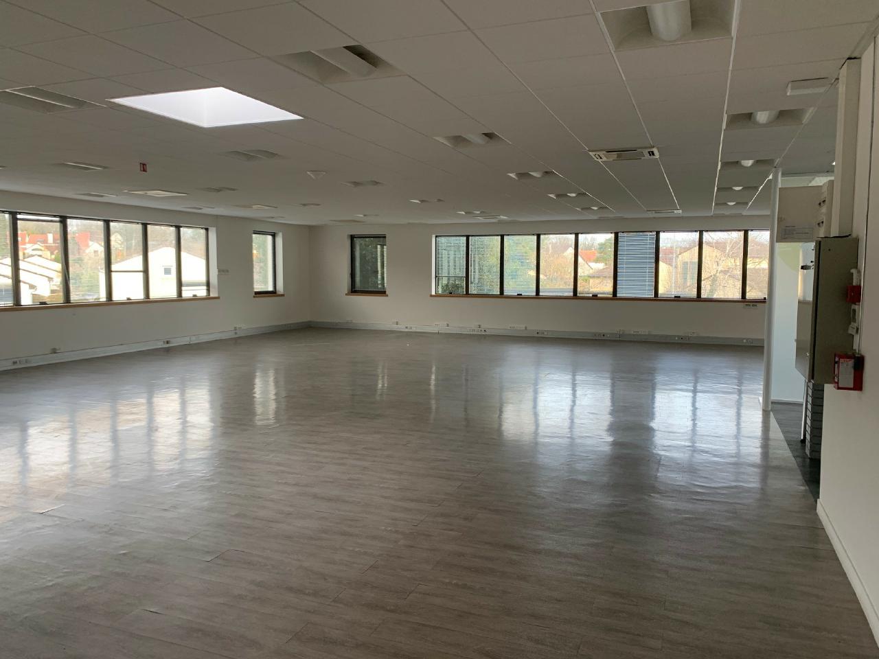 Bureau Jouy-en-Josas 1042m² Location Bureau Jouy-en-Josas Yvelines OLBUR2203556 1