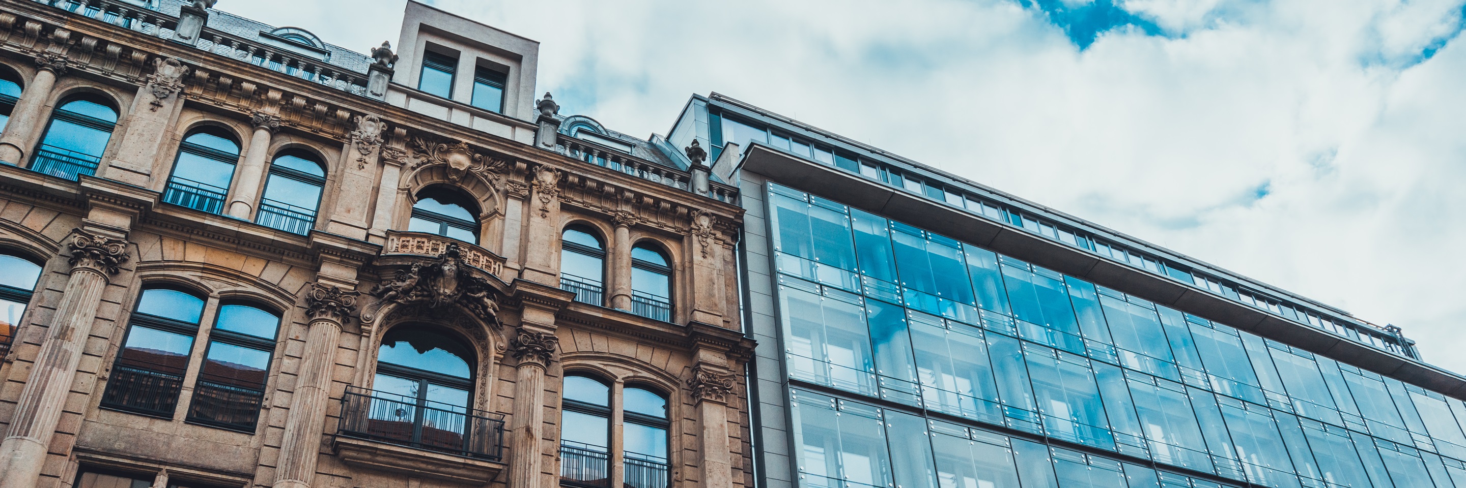 Immeuble de bureaux ancien et neuf