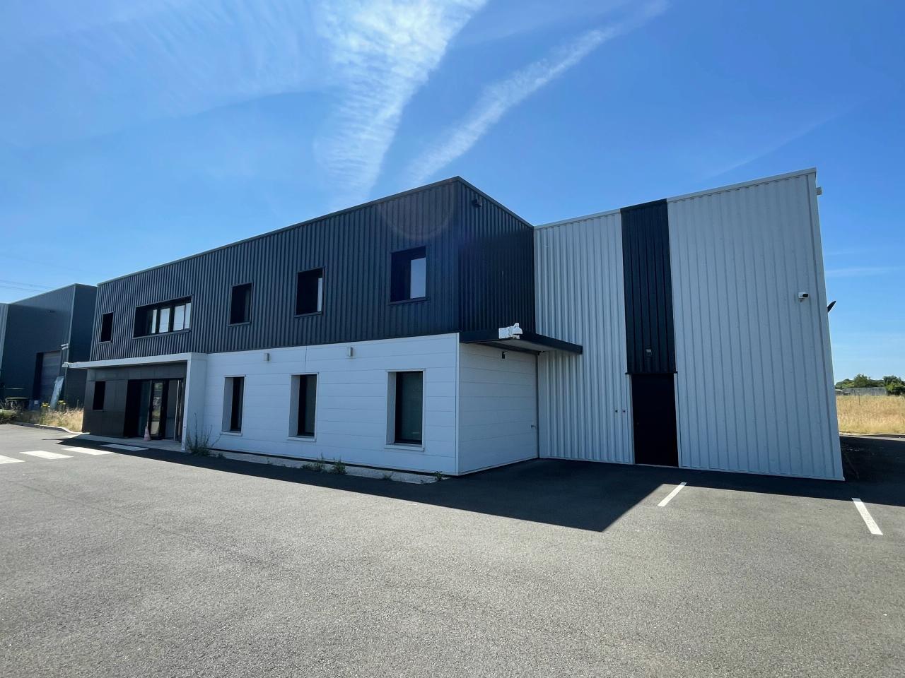 Local d'activité Joué-lès-Tours 348m² Location Local d'activité Joué-lès-Tours Indre-et-Loire OLACT2533065 1