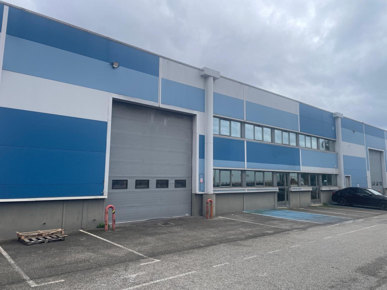 Local d'activité Vitrolles 2092m² Location Local d'activité Vitrolles Bouches-du-Rhône OLACT2205639 1