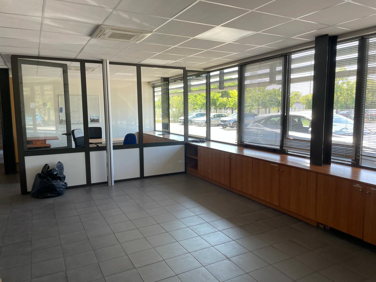 Local d'activité Carbon-Blanc 4808m² Location Local d'activité Carbon-Blanc Gironde OLACT2535120 1