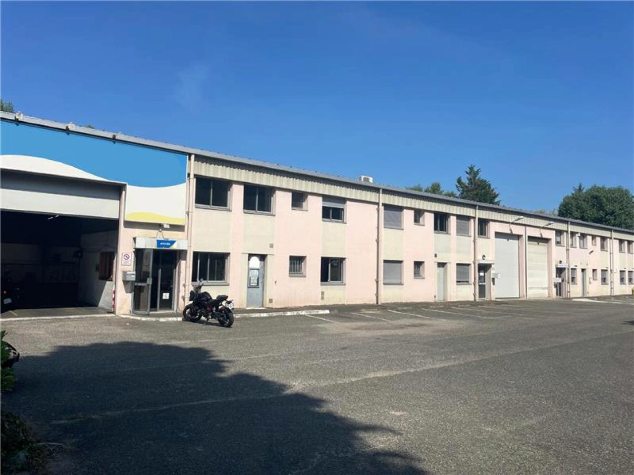 Local d'activité Champagne-au-Mont-d'Or 433m² Location Local d'activité Champagne-au-Mont-d'Or Rhône OLACT2533210 1