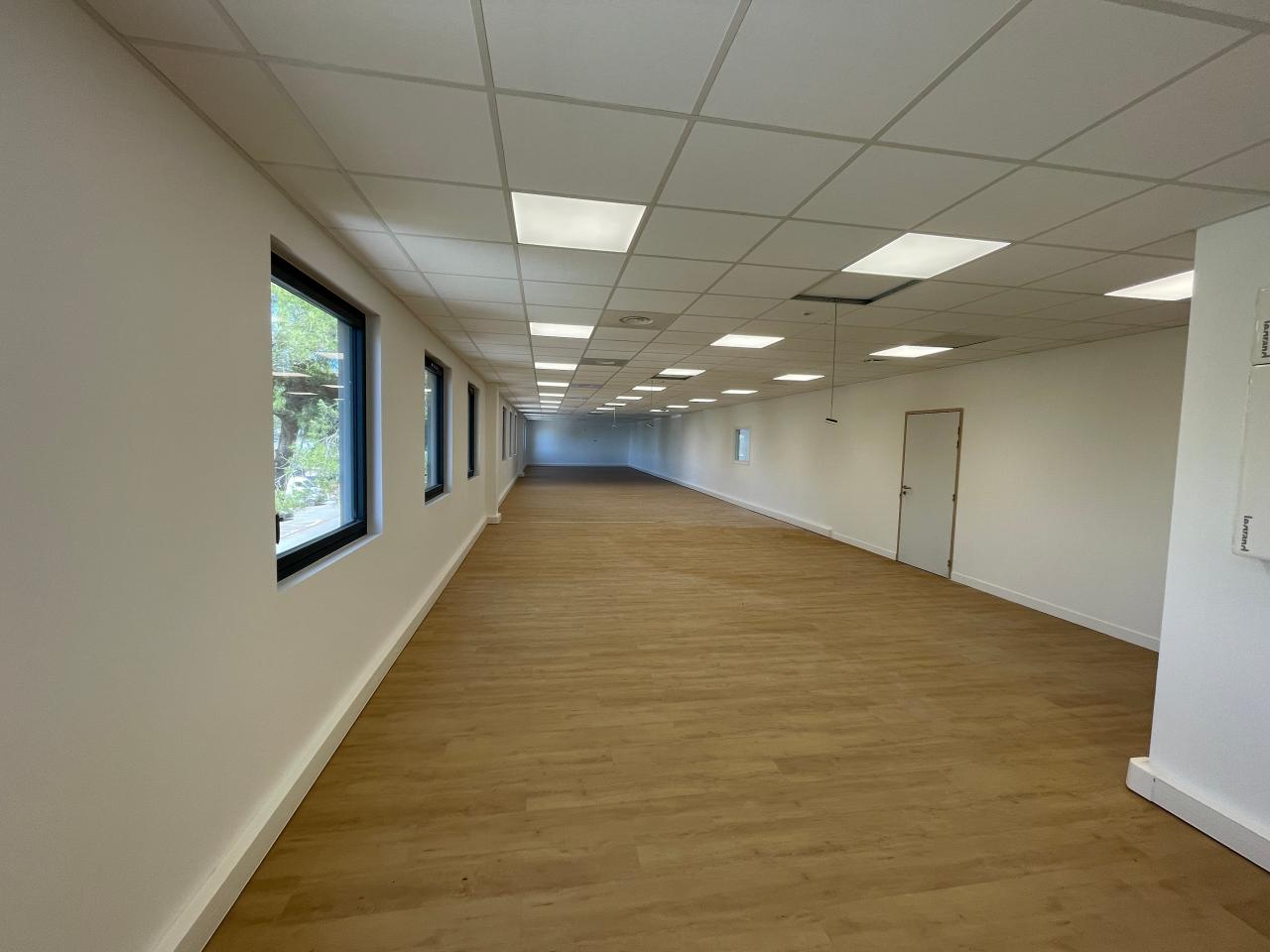 Local d'activité Vitrolles 678m² Location Local d'activité Vitrolles Bouches-du-Rhône OLACT2646220