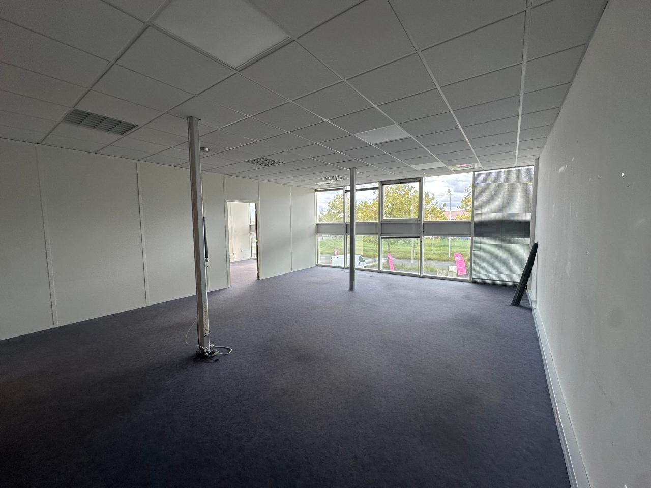 Bureau Saint-Cyr-sur-Loire 91m² Location Bureau Saint-Cyr-sur-Loire Indre-et-Loire OLBUR2642998