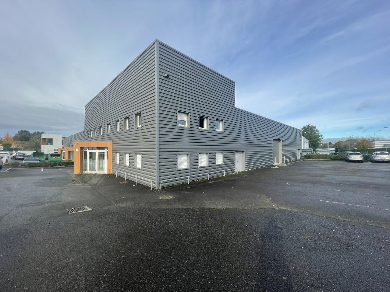 Local d'activité Vern-sur-Seiche 850m² Location Local d'activité Vern-sur-Seiche Ille-et-Vilaine OLACT2204985 1