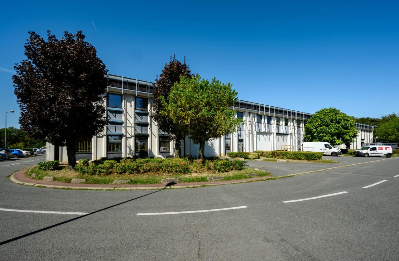 Local d'activité Villebon-sur-Yvette 1349m² Location Local d'activité Villebon-sur-Yvette Essonne OLACT2002683