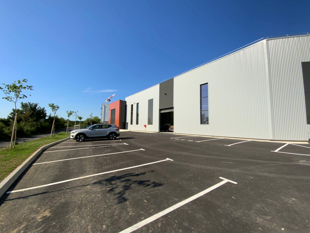 Local d'activité Saint-Quentin-Fallavier 969m² Vente Local d'activité Saint-Quentin-Fallavier Isère OVACT2203238 1