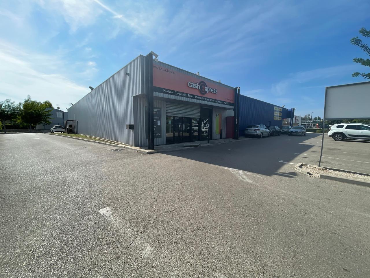 Location Commerce Saint-Mitre-les-Remparts