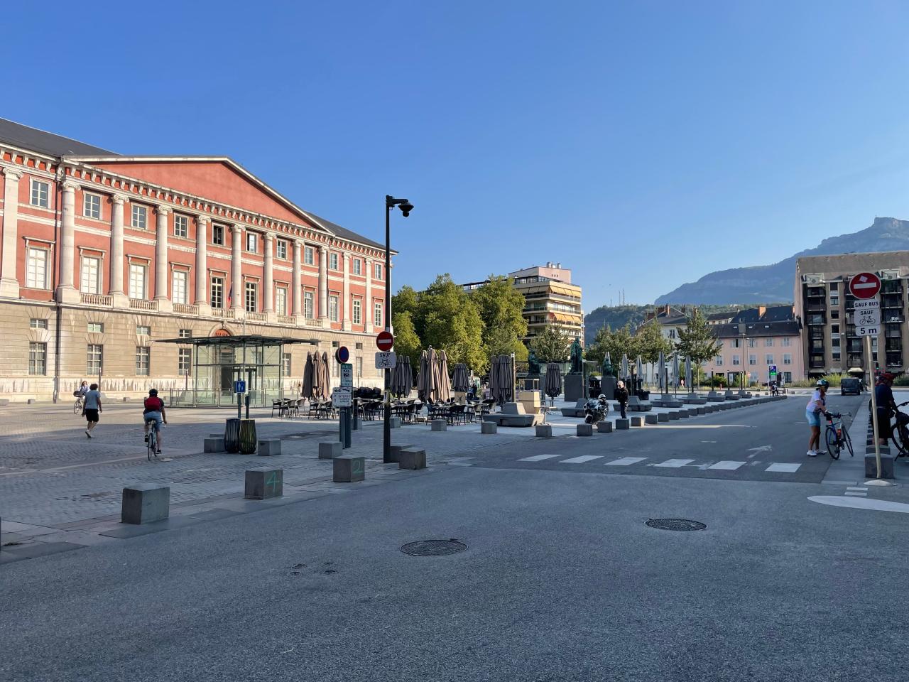 Commerce Chambéry 50m² Location et Vente Commerce Chambéry Savoie OCCOM2535320 1