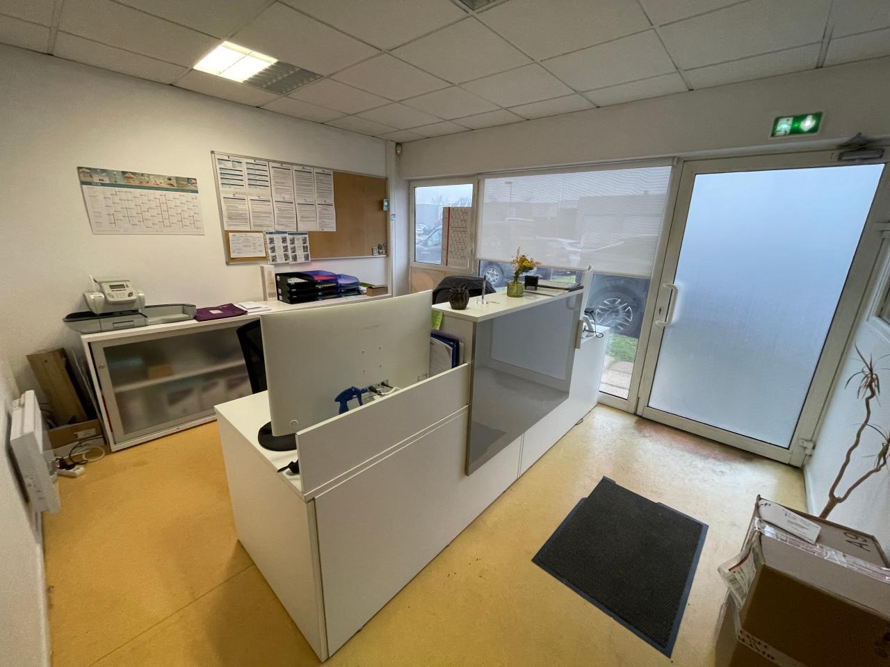 Local d'activité Saint-Jacques-de-la-Lande 243m² Location Local d'activité Saint-Jacques-de-la-Lande Ille-et-Vilaine OLACT2638288 1