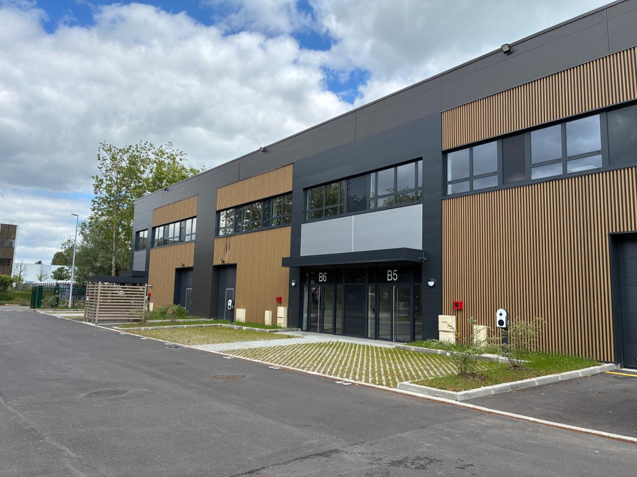 Local d'activité Trappes 1685m² Location Local d'activité Trappes Yvelines OLACT2418991