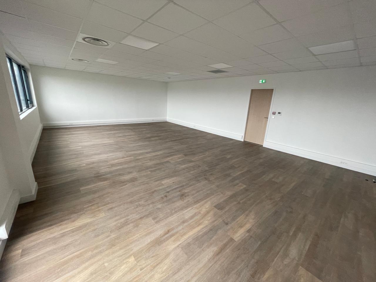 Local d'activité Mordelles 3170.4m² Location Local d'activité Mordelles Ille-et-Vilaine OLACT2638725